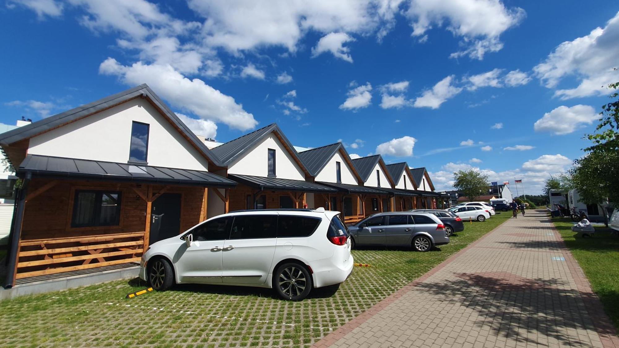 Camping Klif-Nowe Klimatyzowane Domki, 400M Od Centrum Rewala, 30M Od Morza Тшенсач Экстерьер фото